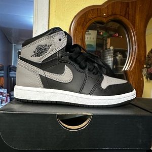 Air Jordan 1 “ Shadow “ Little Kids